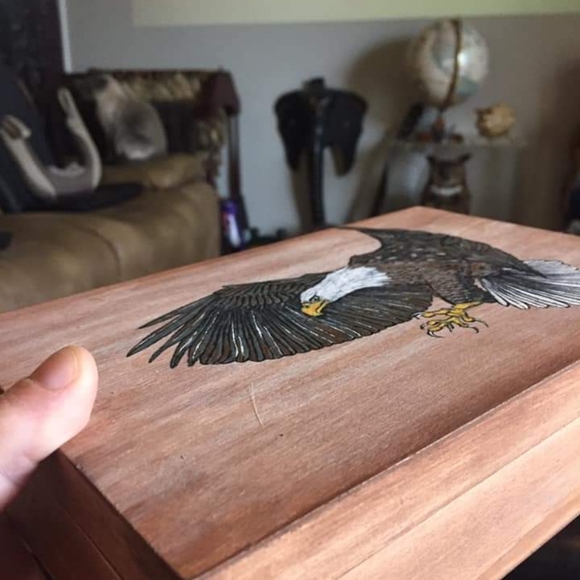 🇨🇦Hand Painted Eagle Trinket Box - Picture 2 of 3